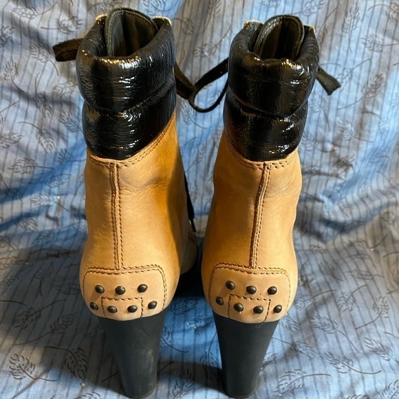 Tods nubuck and patent high heeled workboot style boots 6.5 - Picture 5 of 6